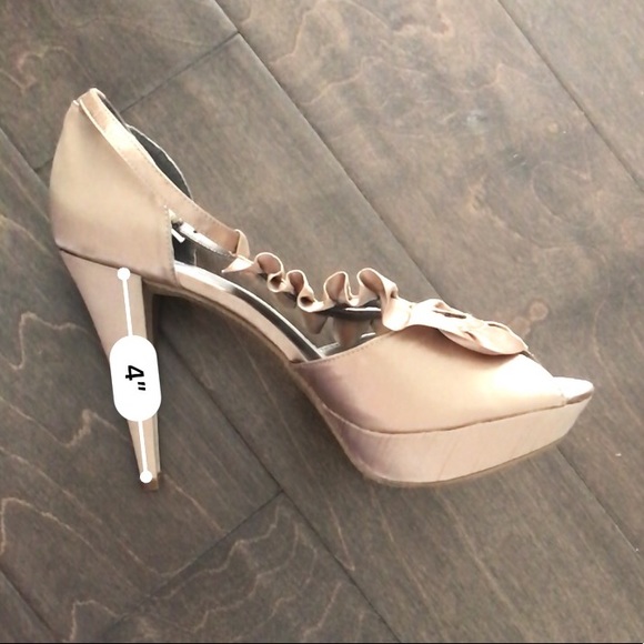 Guess Gold Fancy High Heels - Picture 5 of 7
